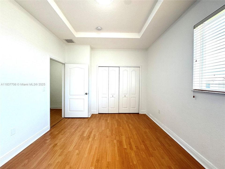 For Sale: $445,000 (2 beds, 1 baths, 1162 Square Feet)
