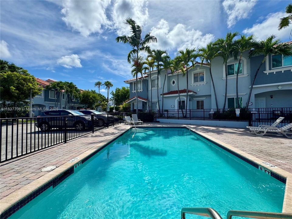 For Sale: $445,000 (2 beds, 1 baths, 1162 Square Feet)