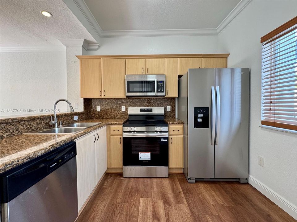 For Sale: $445,000 (2 beds, 1 baths, 1162 Square Feet)