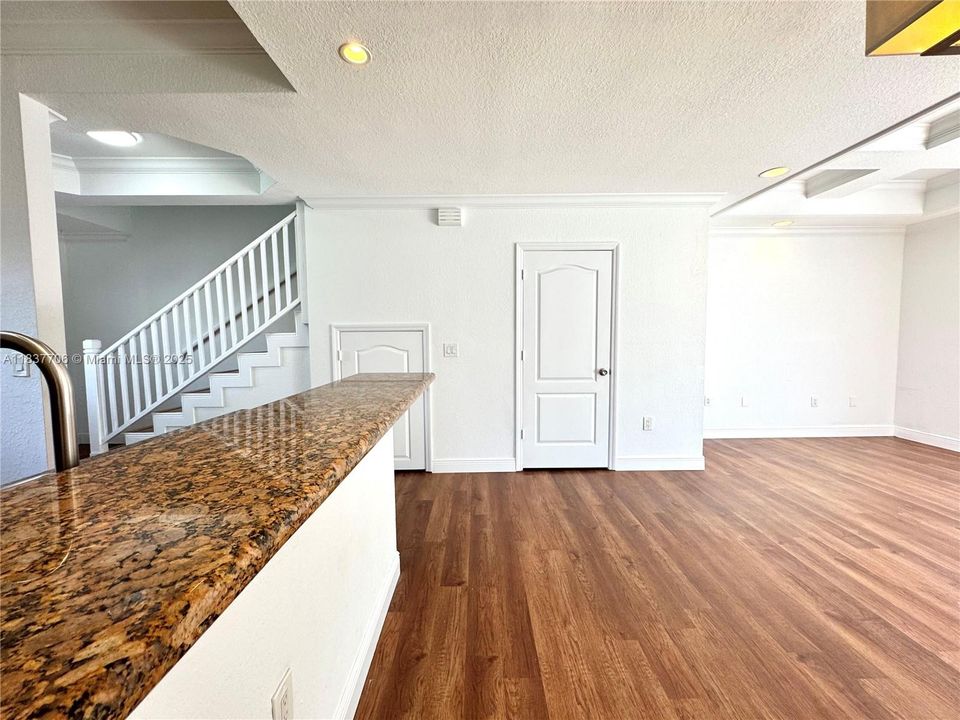 For Sale: $445,000 (2 beds, 1 baths, 1162 Square Feet)