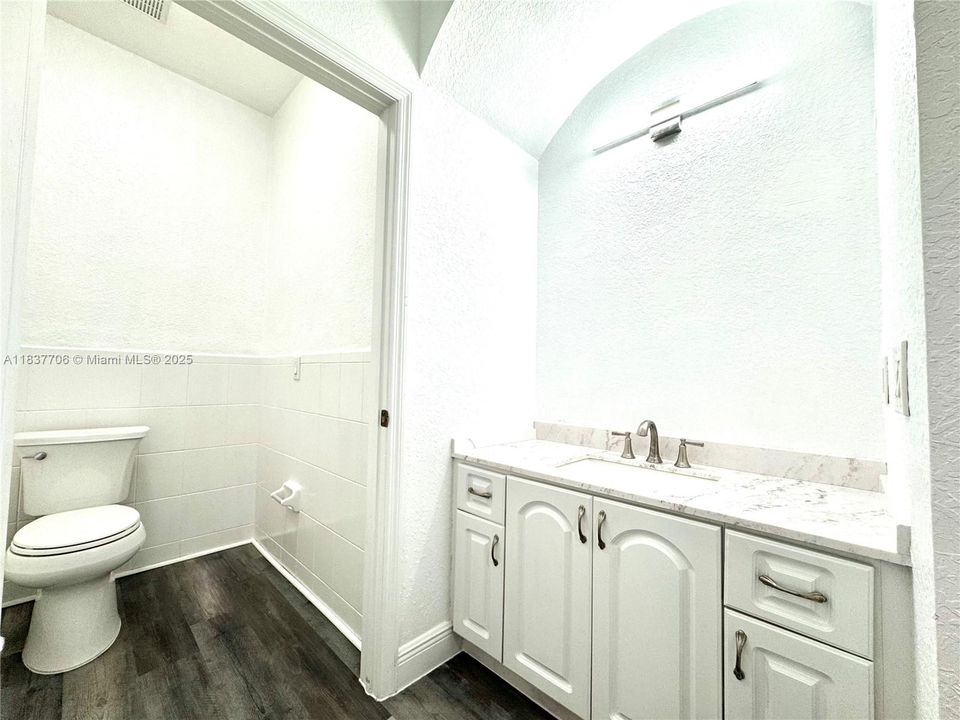 For Sale: $445,000 (2 beds, 1 baths, 1162 Square Feet)