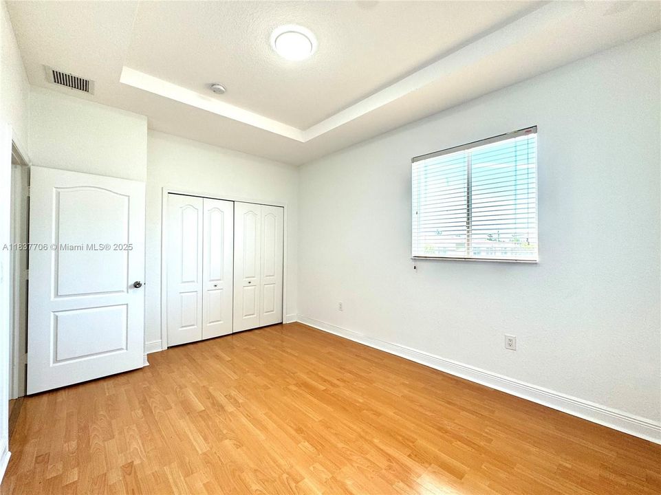 For Sale: $445,000 (2 beds, 1 baths, 1162 Square Feet)