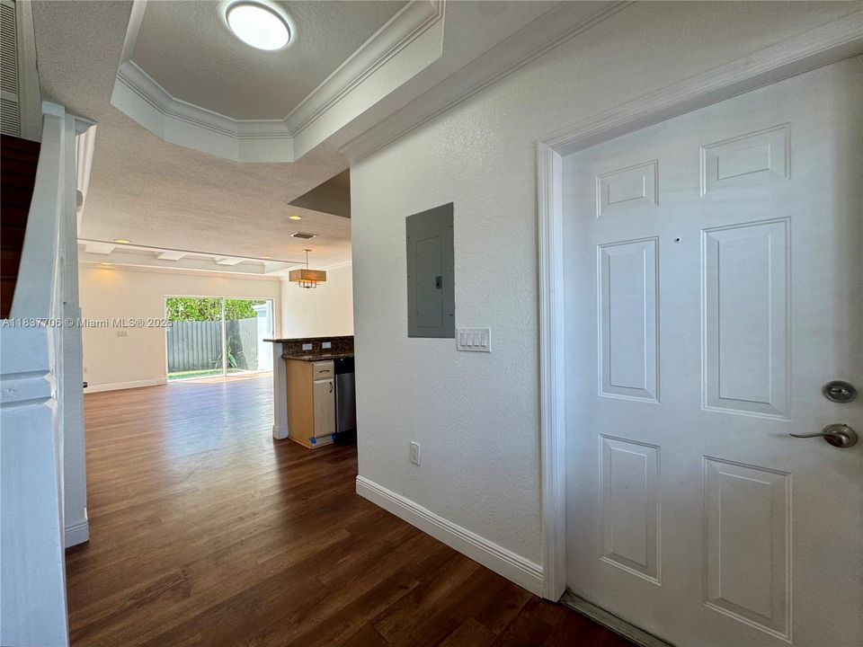 For Sale: $445,000 (2 beds, 1 baths, 1162 Square Feet)