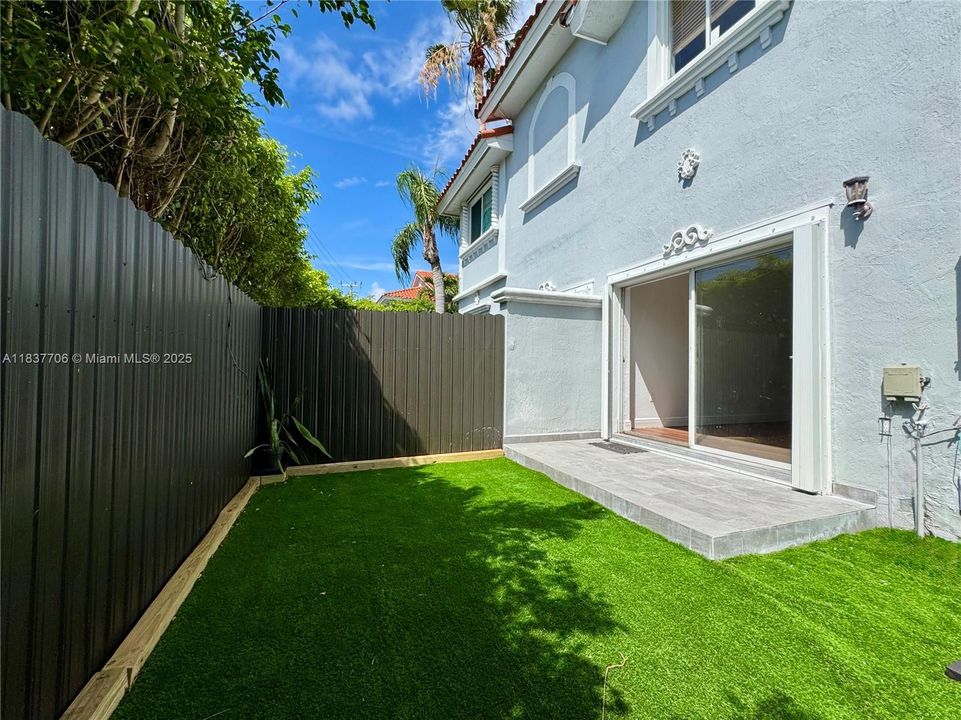 For Sale: $445,000 (2 beds, 1 baths, 1162 Square Feet)