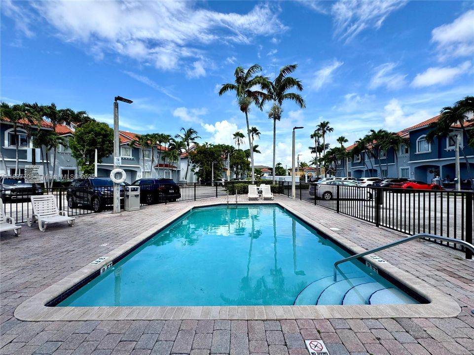 For Sale: $445,000 (2 beds, 1 baths, 1162 Square Feet)