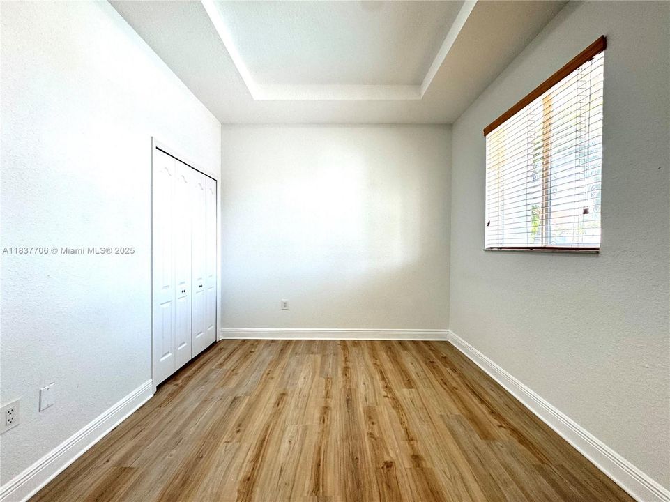 For Sale: $445,000 (2 beds, 1 baths, 1162 Square Feet)
