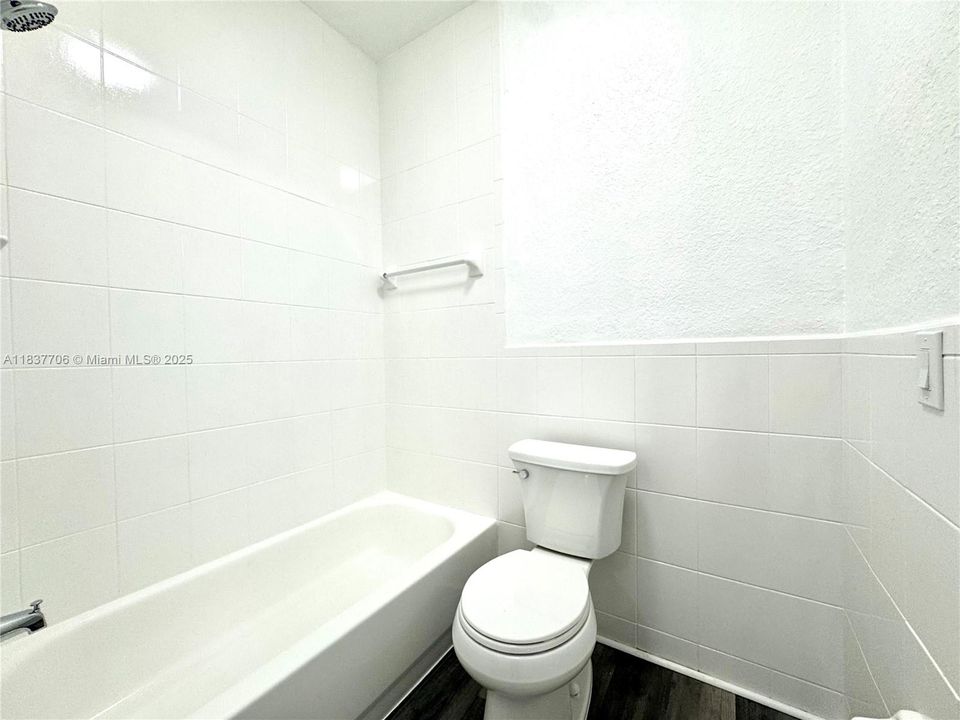 For Sale: $445,000 (2 beds, 1 baths, 1162 Square Feet)