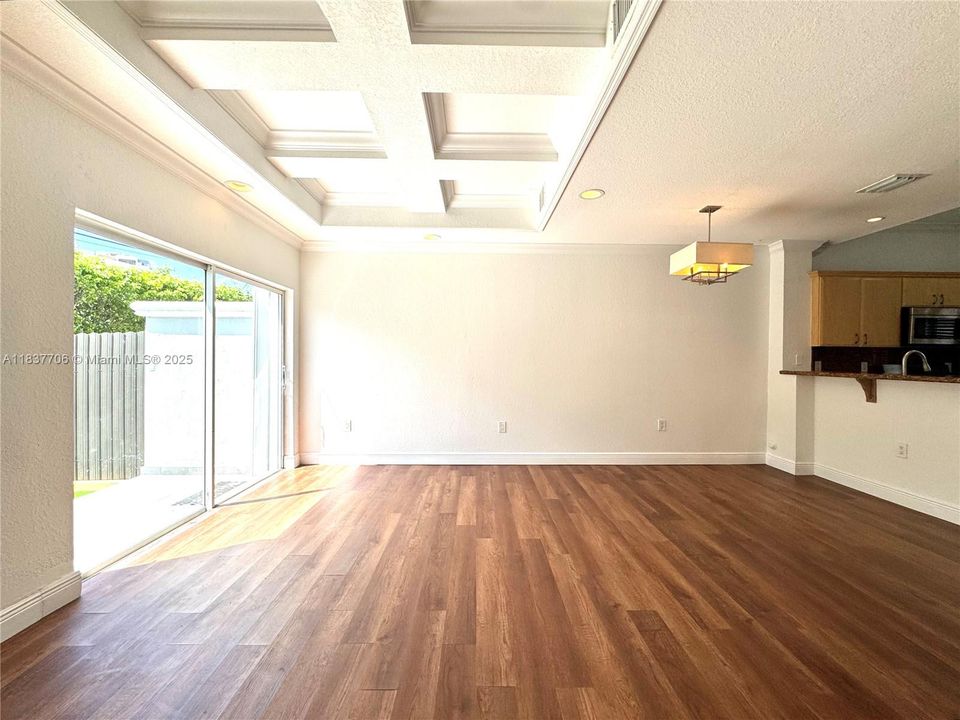For Sale: $445,000 (2 beds, 1 baths, 1162 Square Feet)