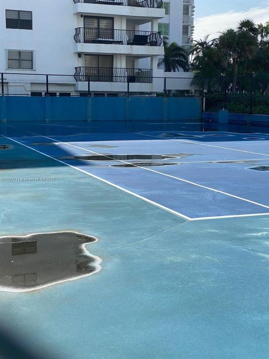 待售: $320,000 (0 贝兹, 1 浴室, 400 平方英尺)