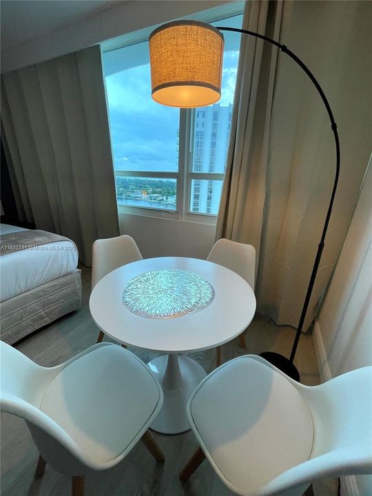 待售: $320,000 (0 贝兹, 1 浴室, 400 平方英尺)