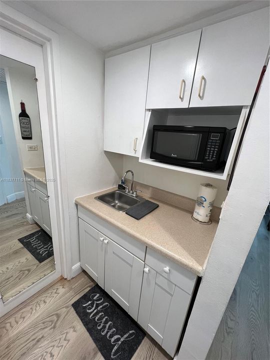 待售: $320,000 (0 贝兹, 1 浴室, 400 平方英尺)