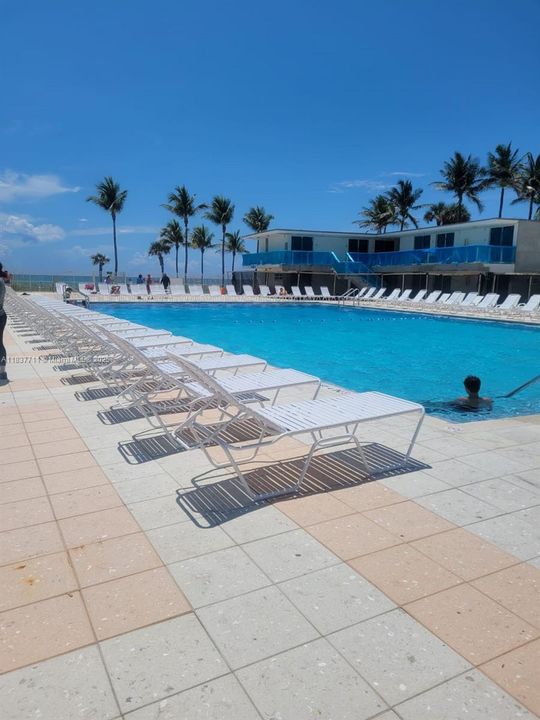 待售: $320,000 (0 贝兹, 1 浴室, 400 平方英尺)