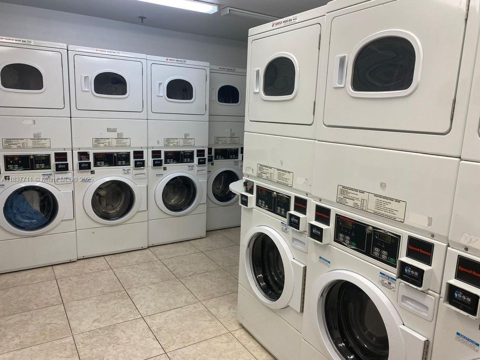 待售: $320,000 (0 贝兹, 1 浴室, 400 平方英尺)