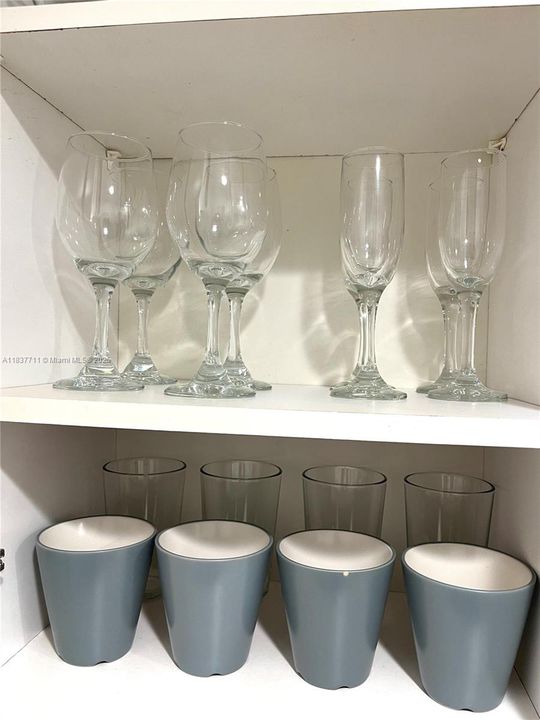 待售: $320,000 (0 贝兹, 1 浴室, 400 平方英尺)