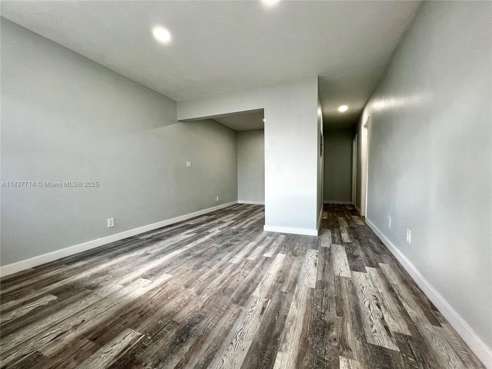 Recently Rented: $1,675 (2 beds, 1 baths, 3072 Square Feet)