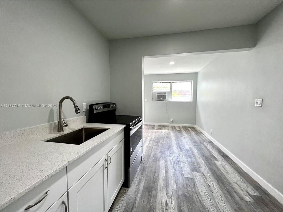 Recently Rented: $1,675 (2 beds, 1 baths, 3072 Square Feet)