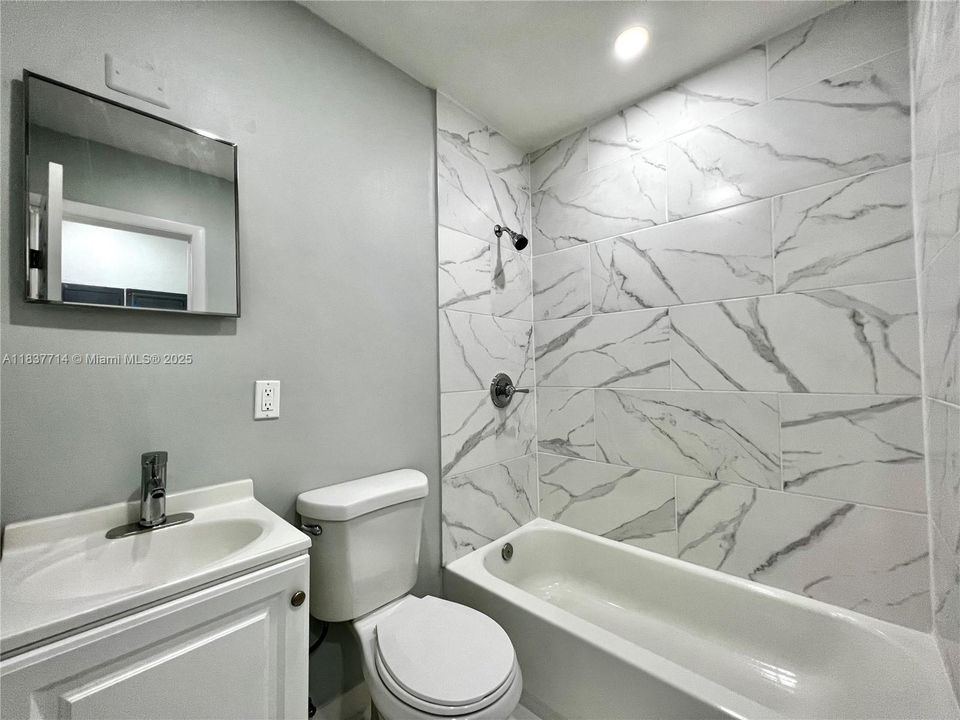 Recently Rented: $1,675 (2 beds, 1 baths, 3072 Square Feet)