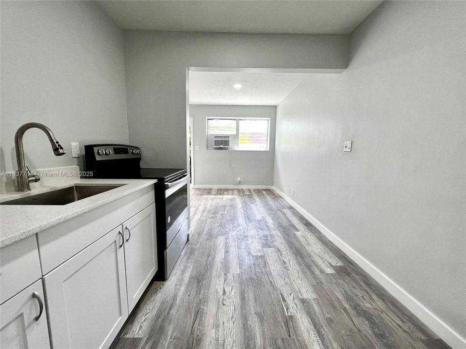 Recently Rented: $1,675 (2 beds, 1 baths, 3072 Square Feet)