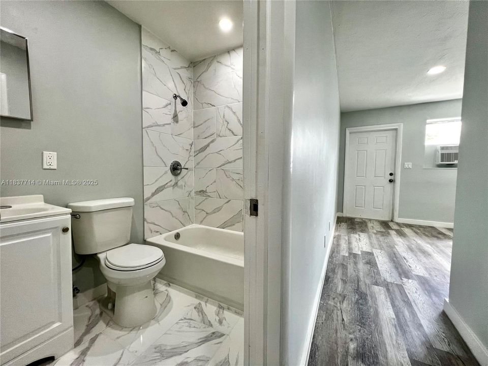 Recently Rented: $1,675 (2 beds, 1 baths, 3072 Square Feet)