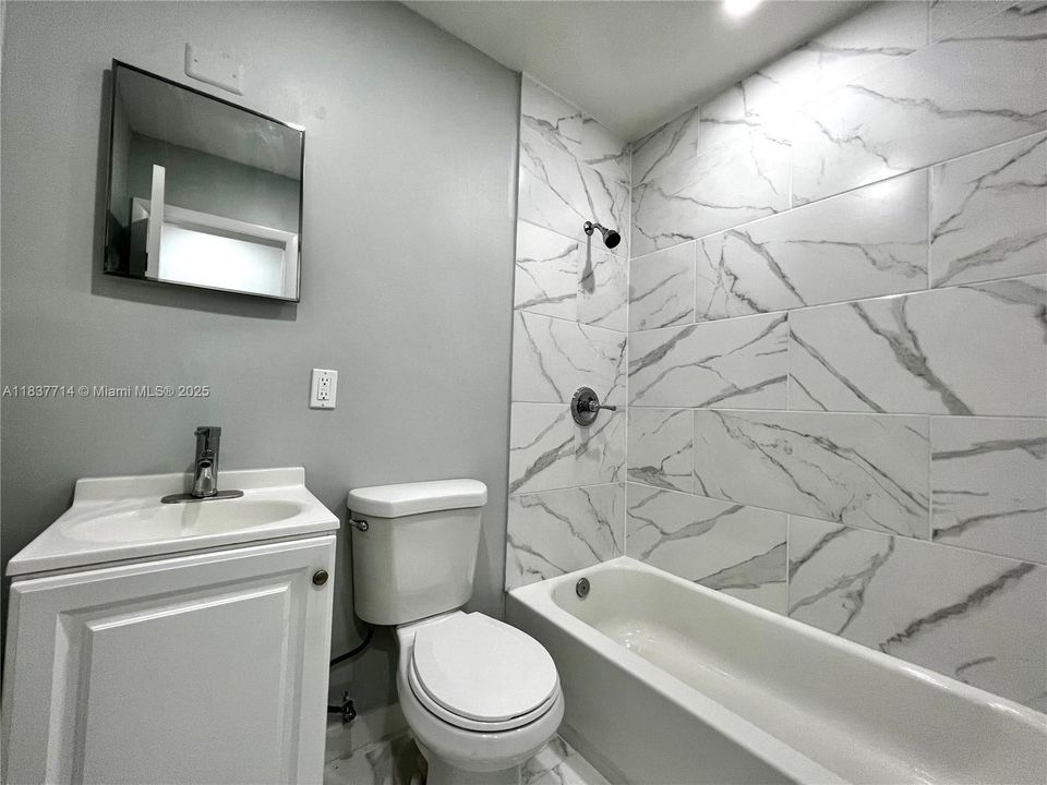 Recently Rented: $1,675 (2 beds, 1 baths, 3072 Square Feet)