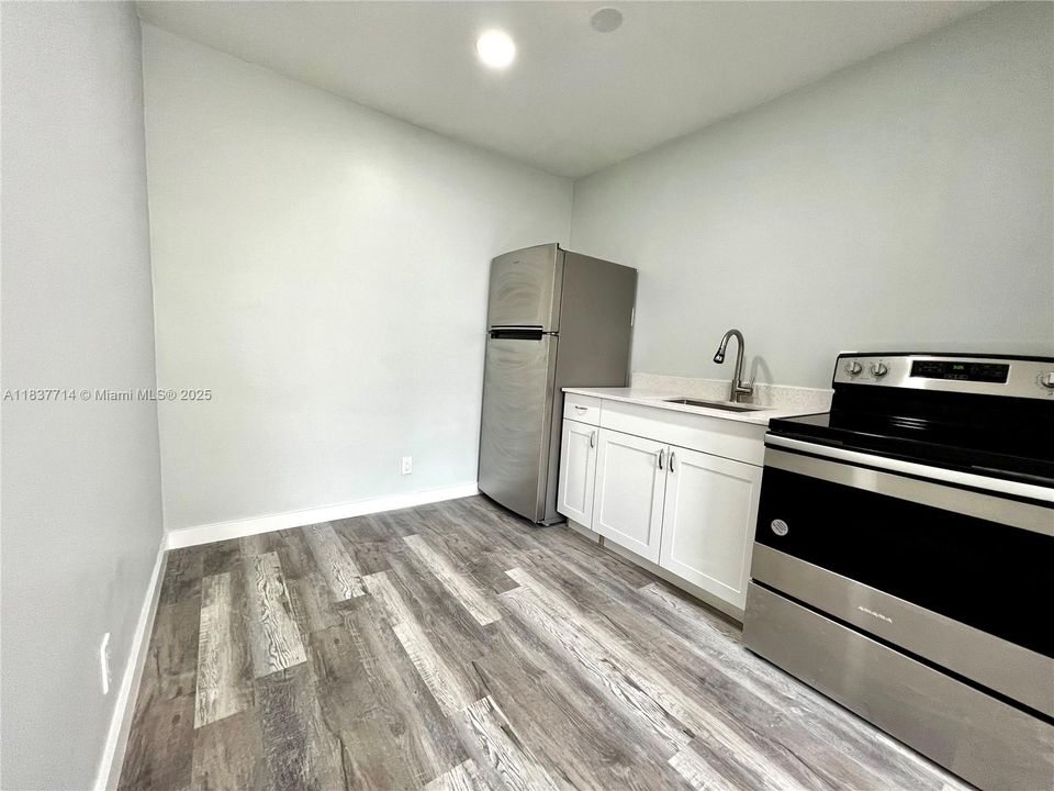 Recently Rented: $1,675 (2 beds, 1 baths, 3072 Square Feet)