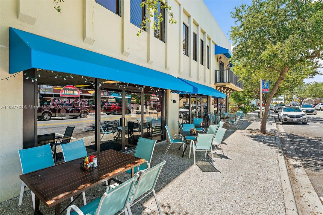 最近租的: $2,750 (3 贝兹, 2 浴室, 1472 平方英尺)