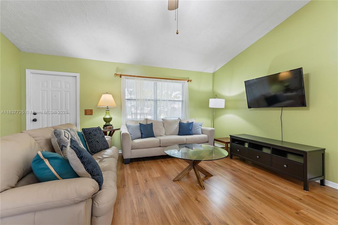 最近租的: $2,750 (3 贝兹, 2 浴室, 1472 平方英尺)