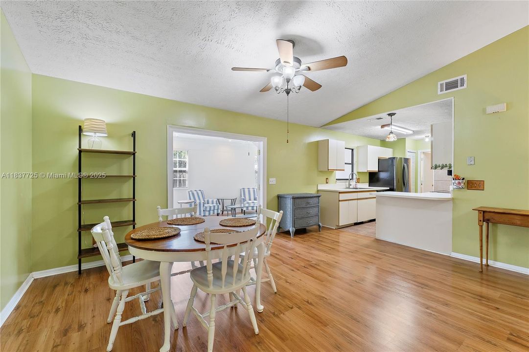 最近租的: $2,750 (3 贝兹, 2 浴室, 1472 平方英尺)