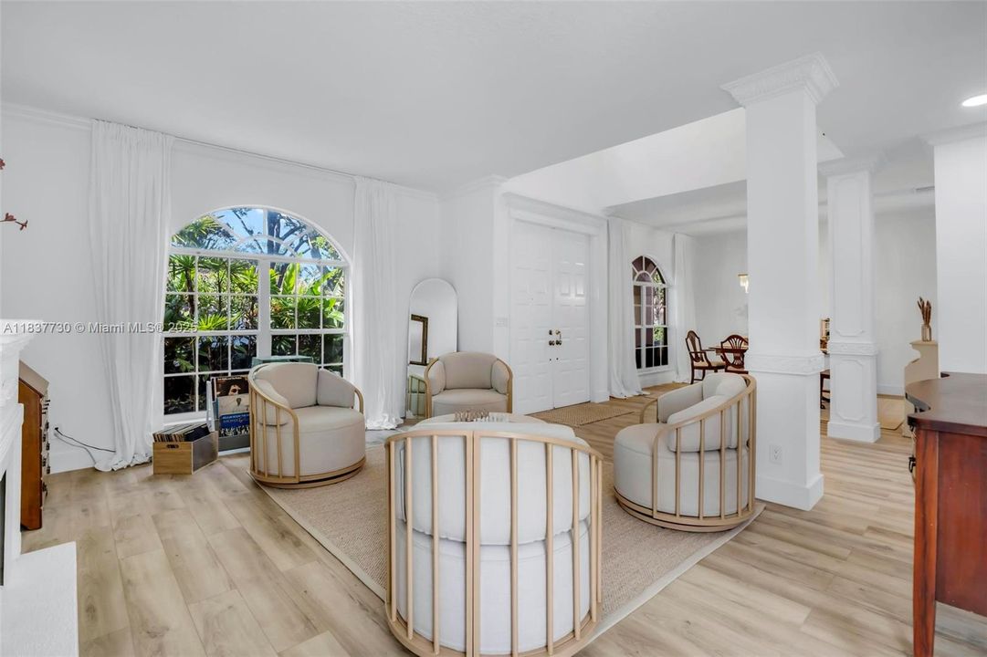 Recently Rented: $6,000 (5 beds, 2 baths, 3008 Square Feet)