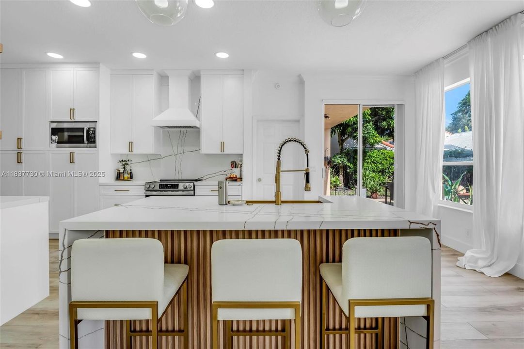 Recently Rented: $6,000 (5 beds, 2 baths, 3008 Square Feet)