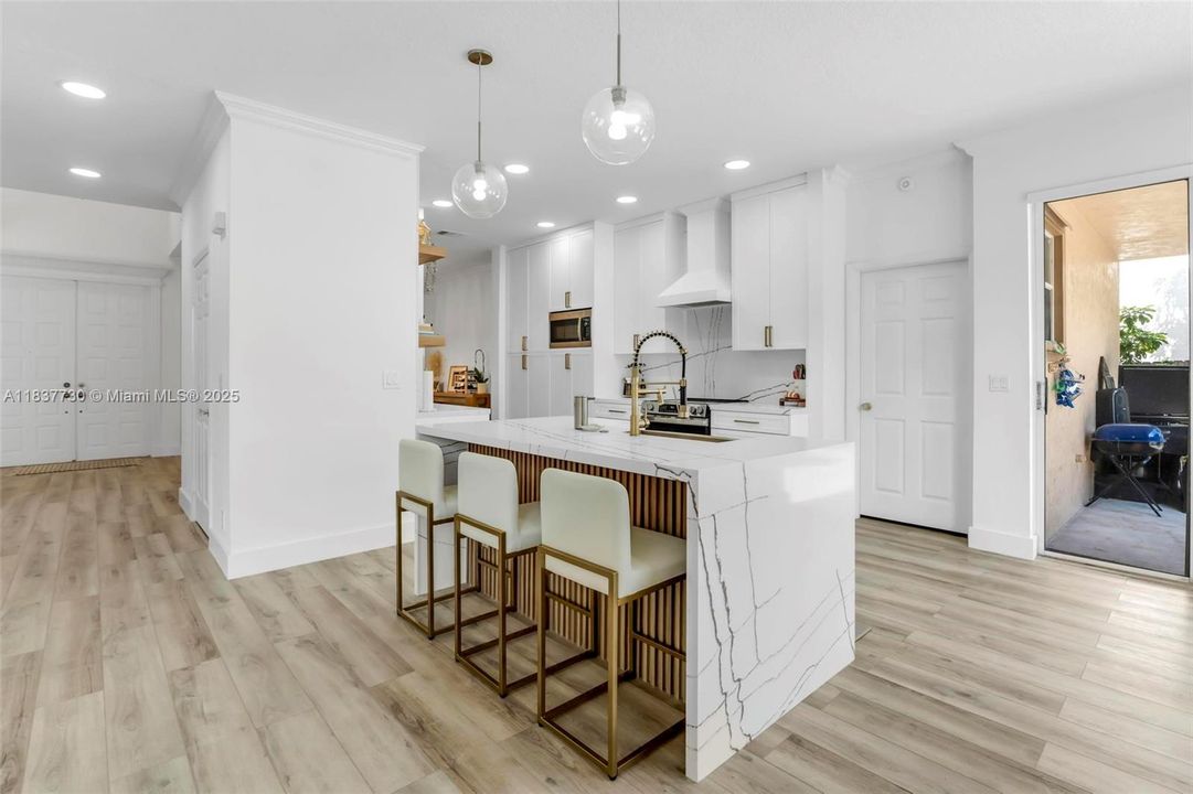 Recently Rented: $6,000 (5 beds, 2 baths, 3008 Square Feet)