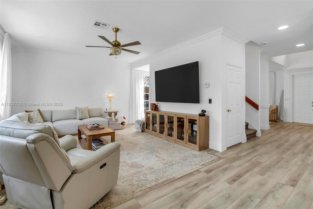 Recently Rented: $6,000 (5 beds, 2 baths, 3008 Square Feet)