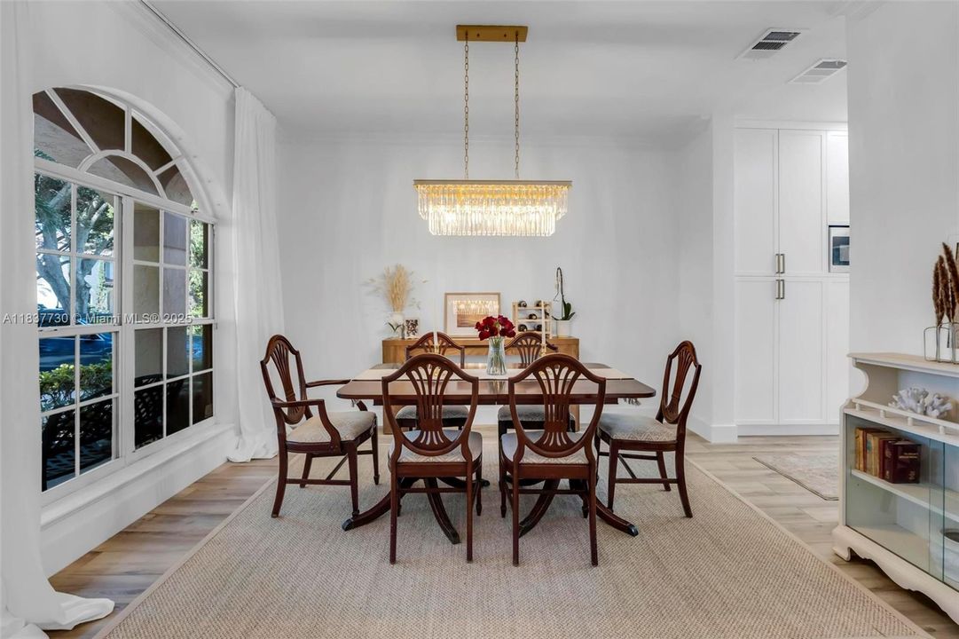 Recently Rented: $6,000 (5 beds, 2 baths, 3008 Square Feet)