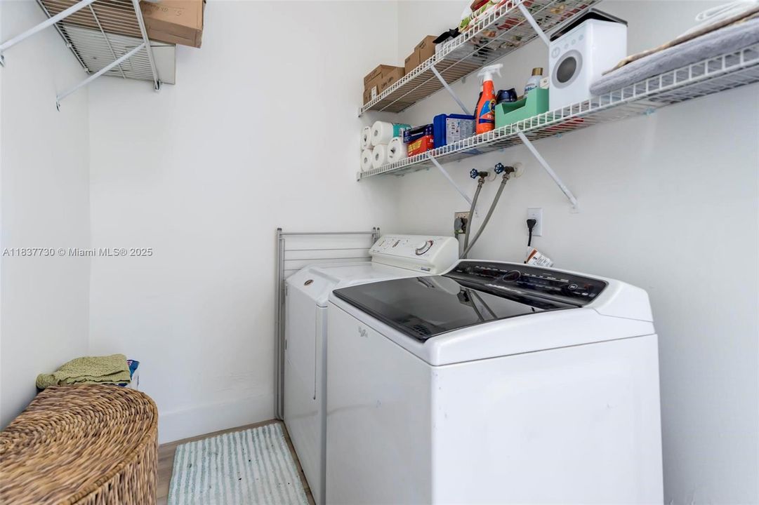 Recently Rented: $6,000 (5 beds, 2 baths, 3008 Square Feet)