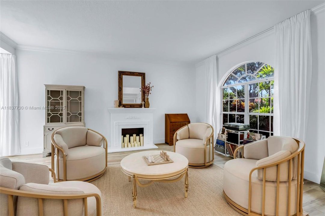 Recently Rented: $6,000 (5 beds, 2 baths, 3008 Square Feet)