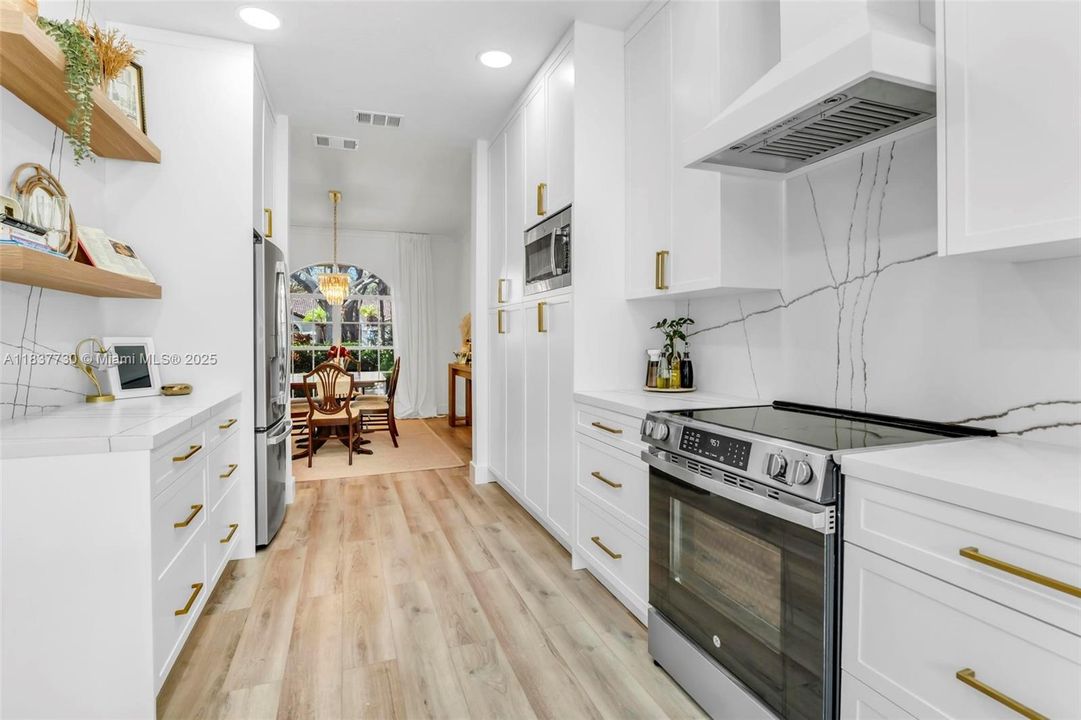 Recently Rented: $6,000 (5 beds, 2 baths, 3008 Square Feet)