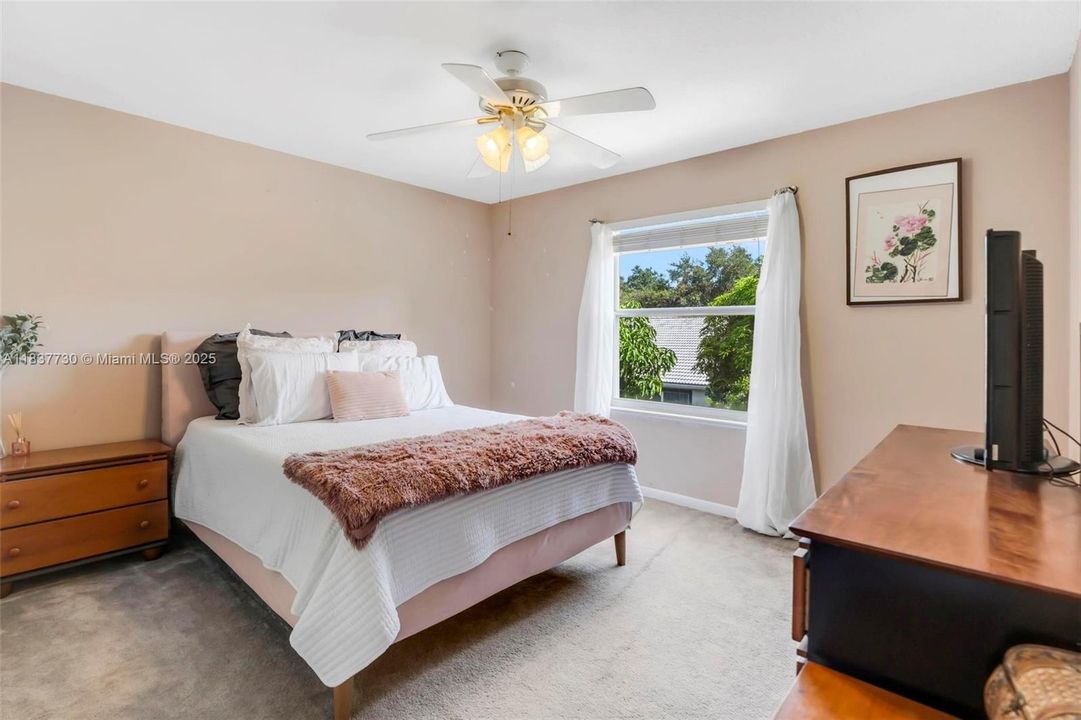 Recently Rented: $6,000 (5 beds, 2 baths, 3008 Square Feet)