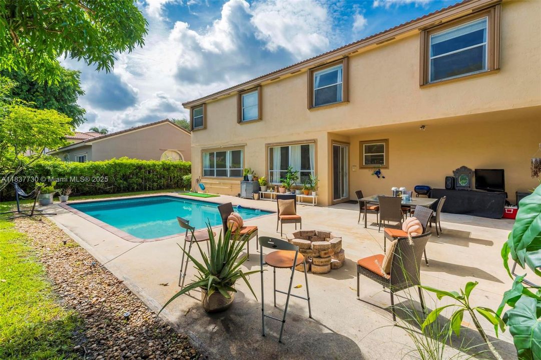 Recently Rented: $6,000 (5 beds, 2 baths, 3008 Square Feet)