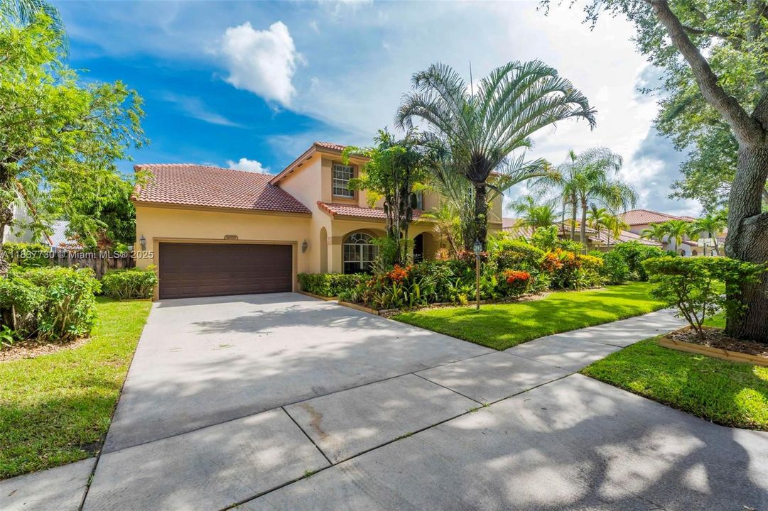 Recently Rented: $6,000 (5 beds, 2 baths, 3008 Square Feet)