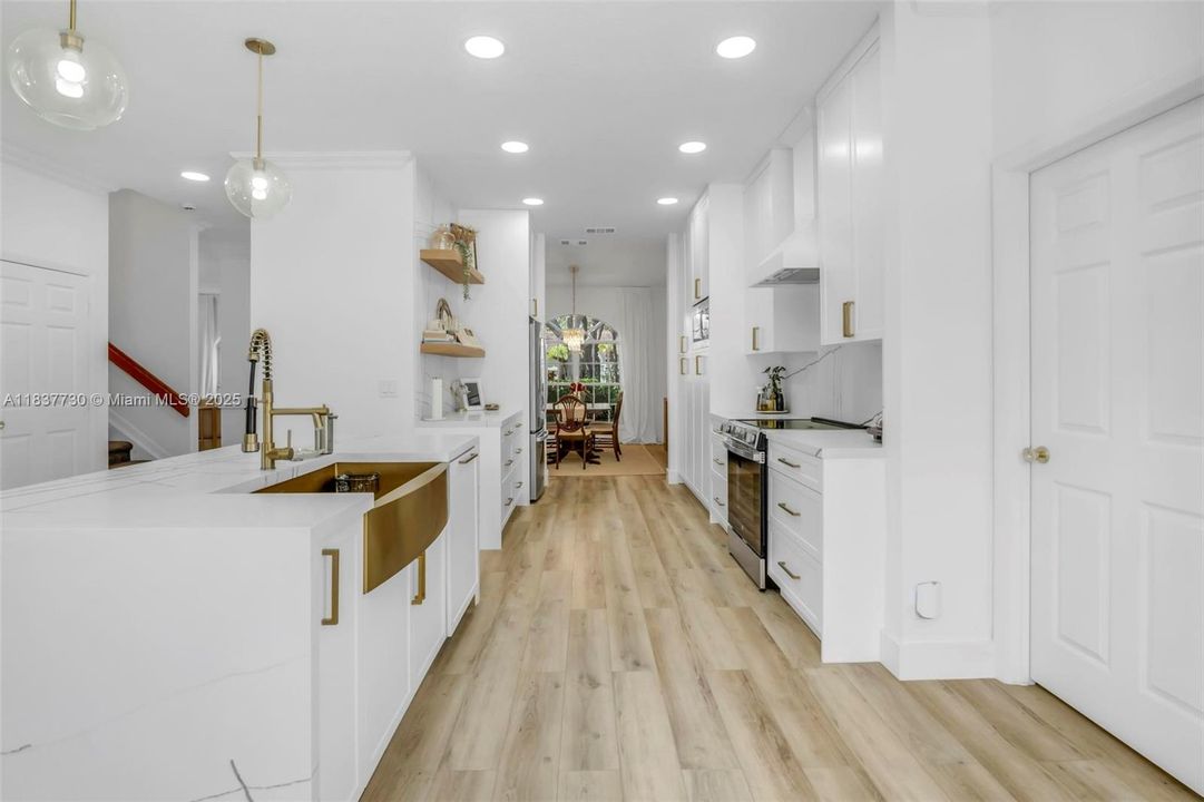 Recently Rented: $6,000 (5 beds, 2 baths, 3008 Square Feet)