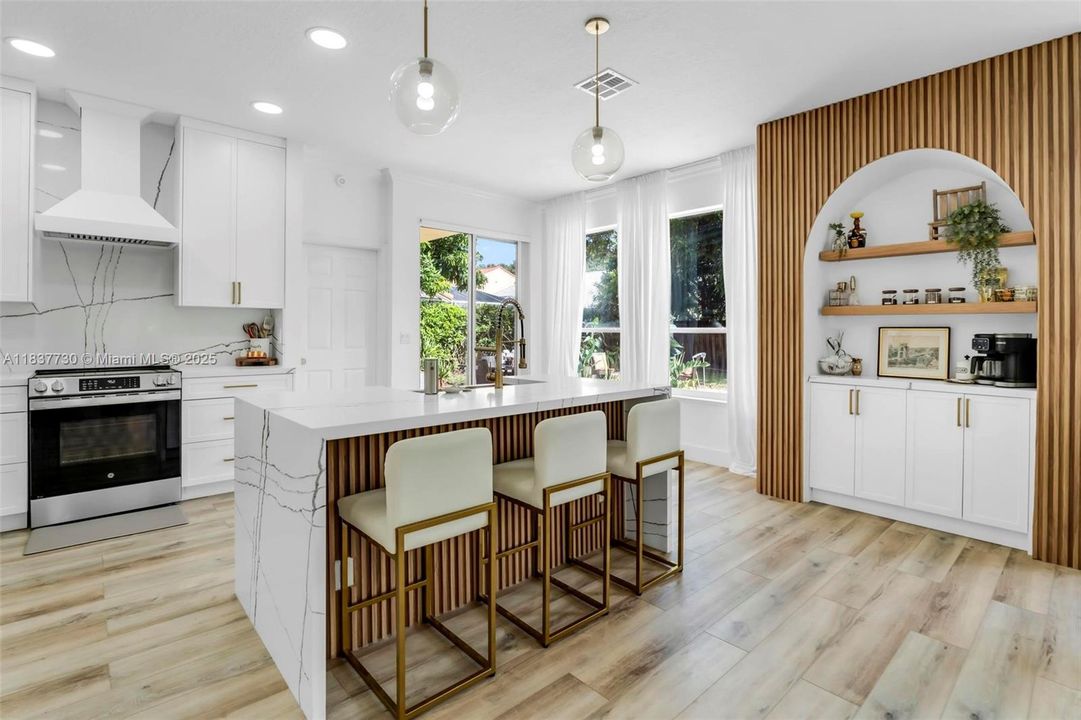 Recently Rented: $6,000 (5 beds, 2 baths, 3008 Square Feet)