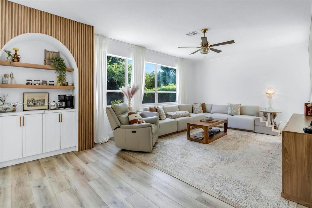 Recently Rented: $6,000 (5 beds, 2 baths, 3008 Square Feet)