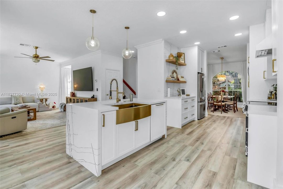 Recently Rented: $6,000 (5 beds, 2 baths, 3008 Square Feet)