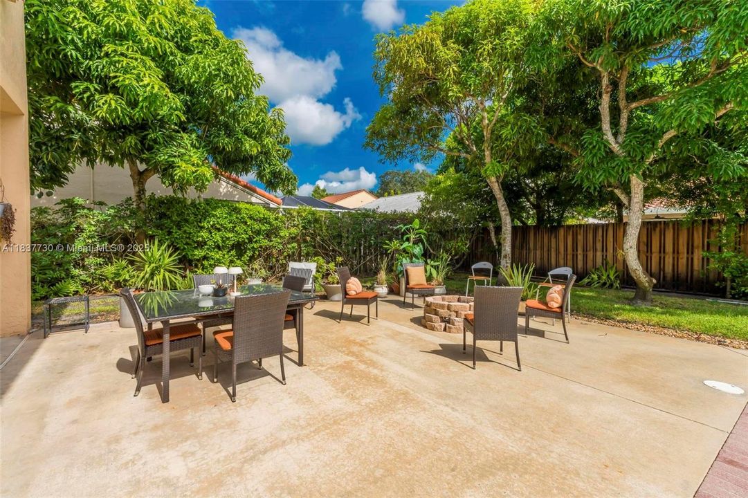 Recently Rented: $6,000 (5 beds, 2 baths, 3008 Square Feet)