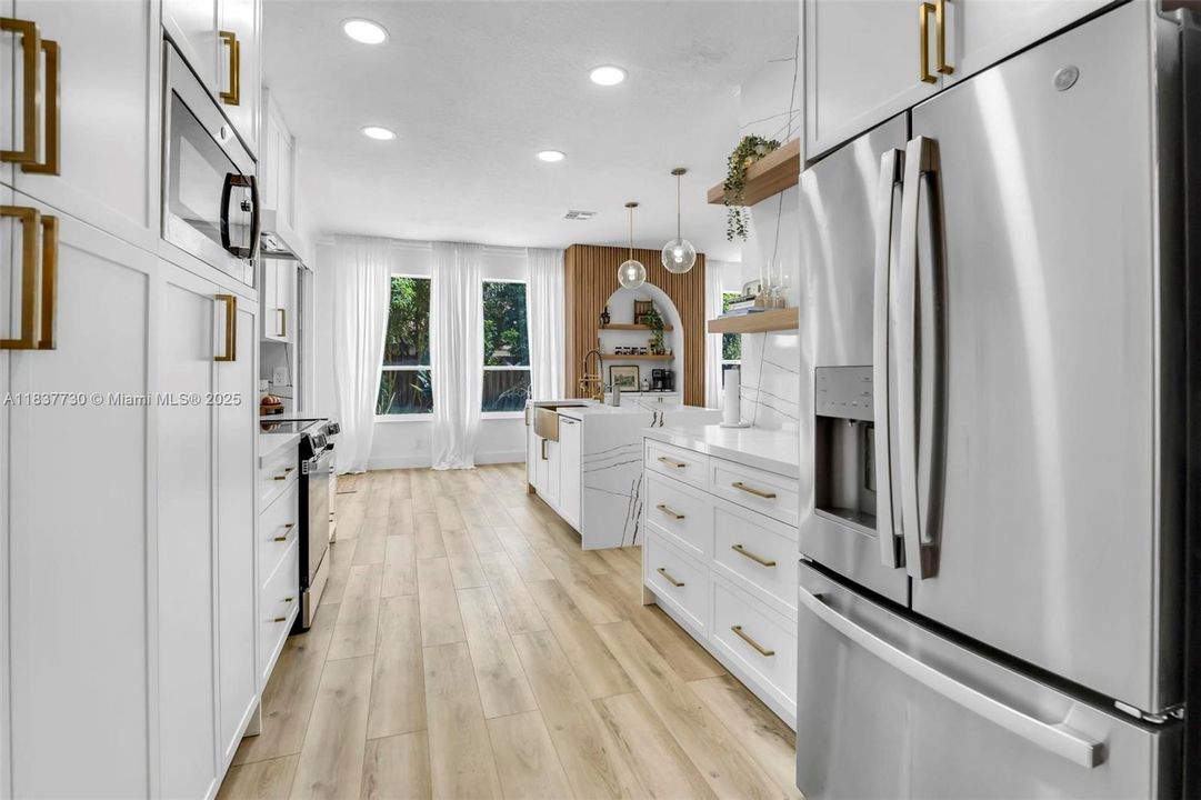 Recently Rented: $6,000 (5 beds, 2 baths, 3008 Square Feet)