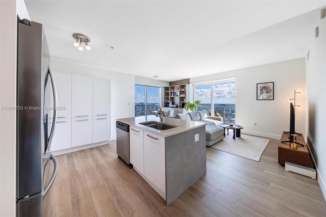En Venta: $599,000 (2 camas, 2 baños, 1180 Pies cuadrados)