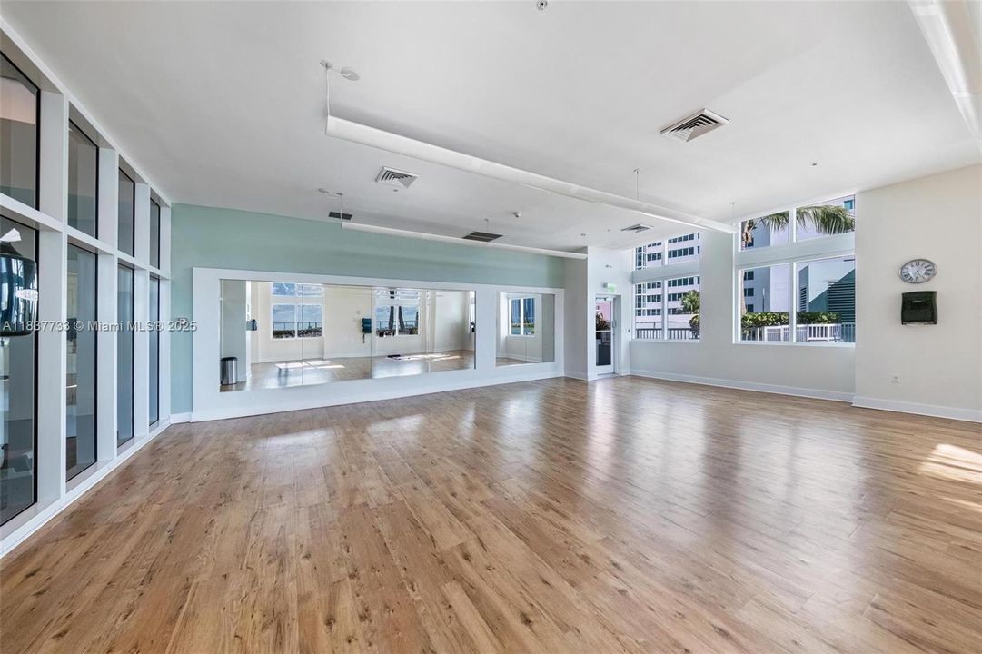 En Venta: $599,000 (2 camas, 2 baños, 1180 Pies cuadrados)