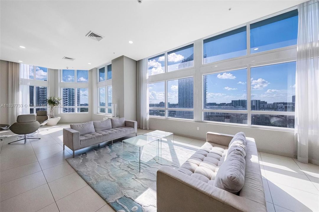 En Venta: $599,000 (2 camas, 2 baños, 1180 Pies cuadrados)