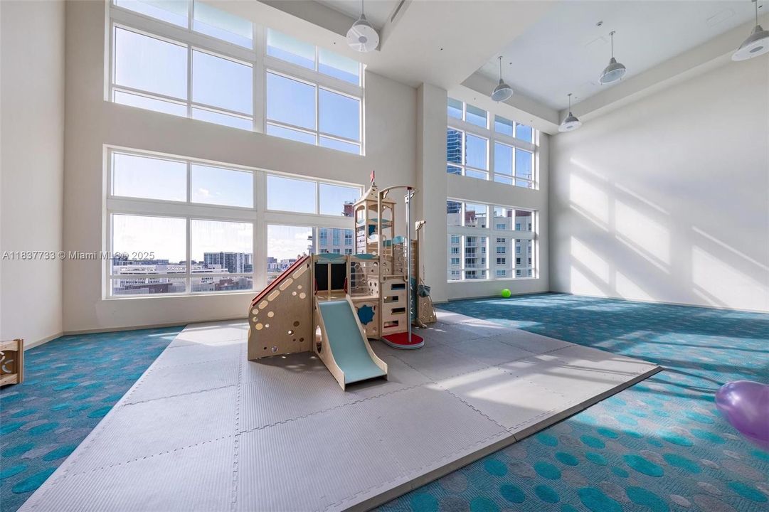 En Venta: $599,000 (2 camas, 2 baños, 1180 Pies cuadrados)