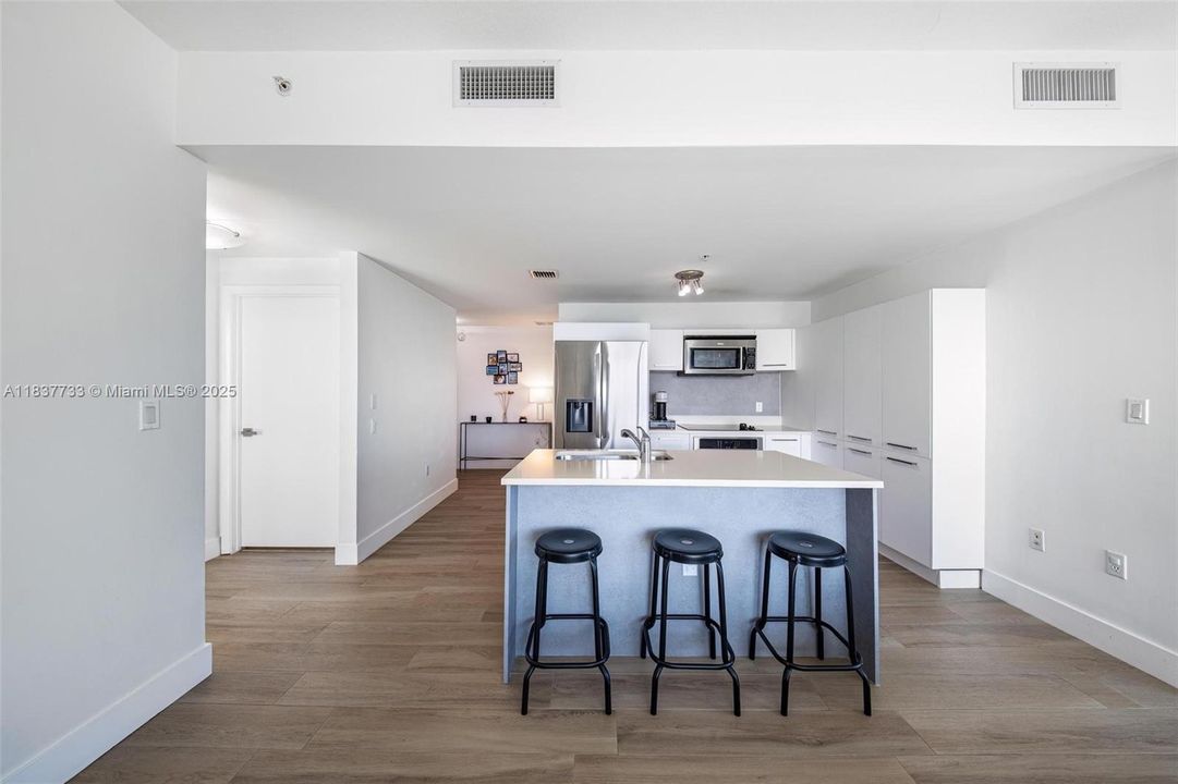 En Venta: $599,000 (2 camas, 2 baños, 1180 Pies cuadrados)